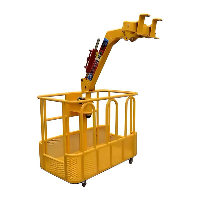 Cilvēki stāv celtņa rāmis