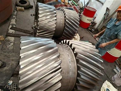 Lieli pielāgoti rūpnieciskie zobrati: spirālveida, gredzenveida, riteņu un vārpsta